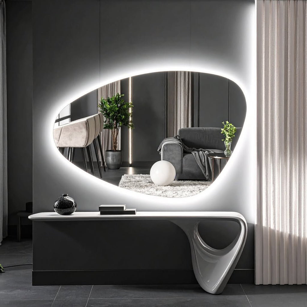 Sıcak Işıklı Geniş Hatta Sahip LED Banyo ve Antre Aynası – Duvarı Yumuşak Şekilde Aydınlatan Modern Model